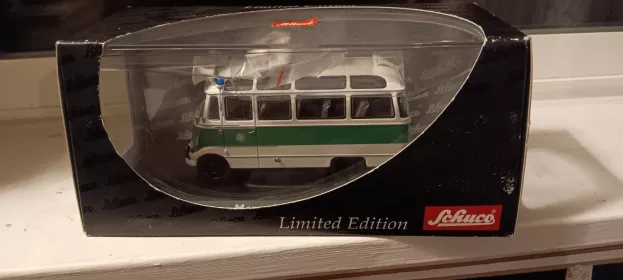 Schuco Mercedes Benz O319 Polizei Minibus 1:43 2816